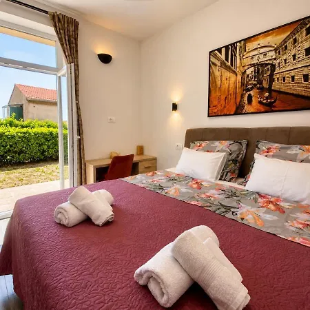 La2 Luxury Near Bacvice Apartment *