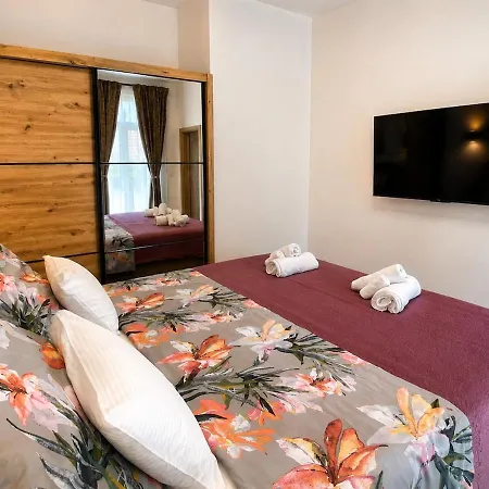 La2 Luxury Near Bacvice Apartment *